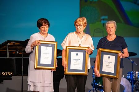 Proslava ob dnevu državnosti in priznanja zlati učenec ter naj prostovoljec 1